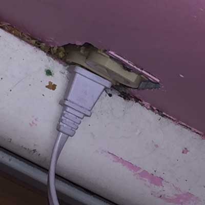 Receptacle at baseboard heater with no cover plate